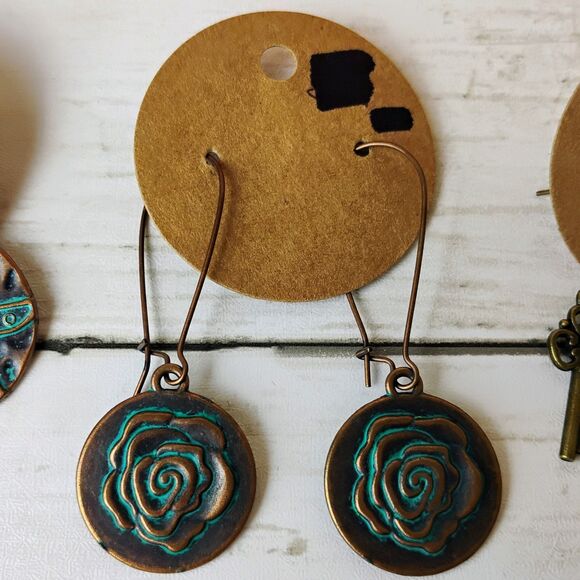 3 Pair NEW Antiqued Brass Tone Patina Earrings Starfish, Roses, Keys Funky Boho - Picture 4 of 4